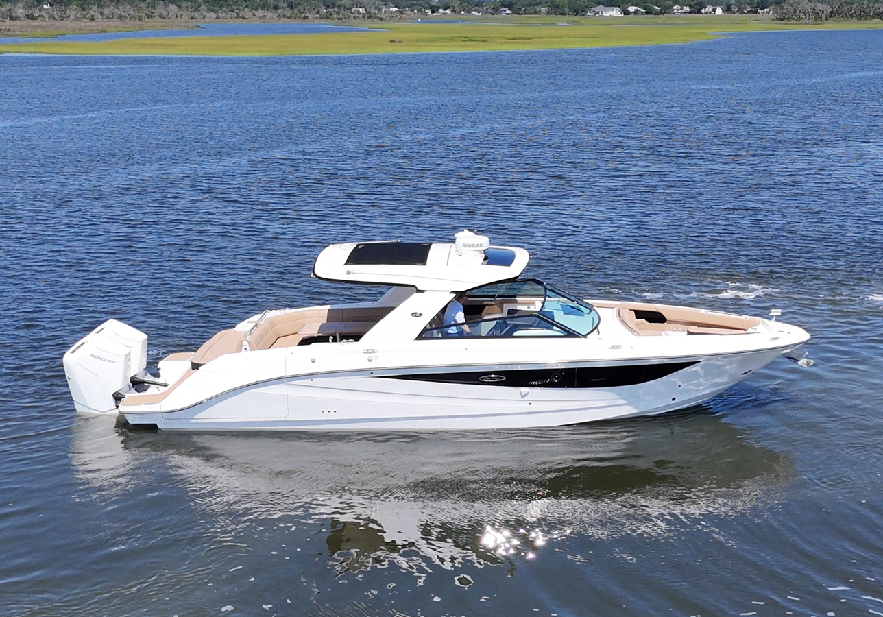 Sea Ray SLX 400 Outboard — 2026 Sea Ray SLX 400 Outboard — photo 2