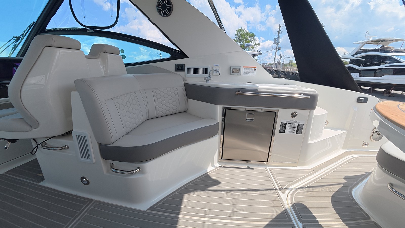 SEA RAY SUNDANCER 320 OUTBOARD, photo 9