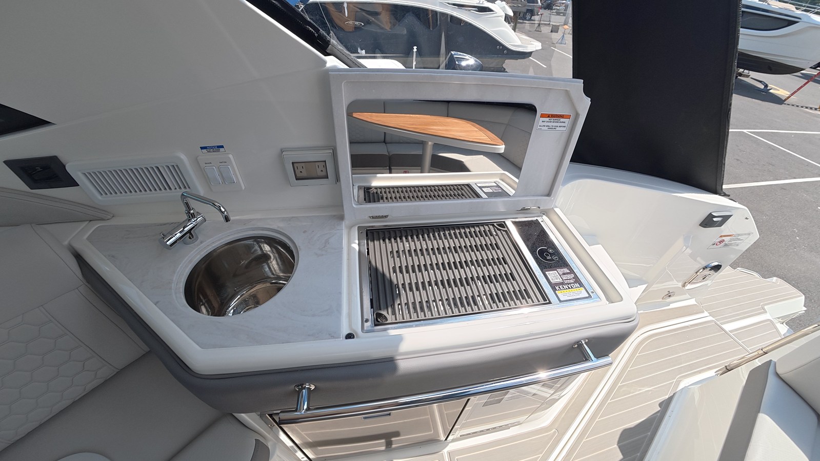 SEA RAY SUNDANCER 320 OUTBOARD, photo 12
