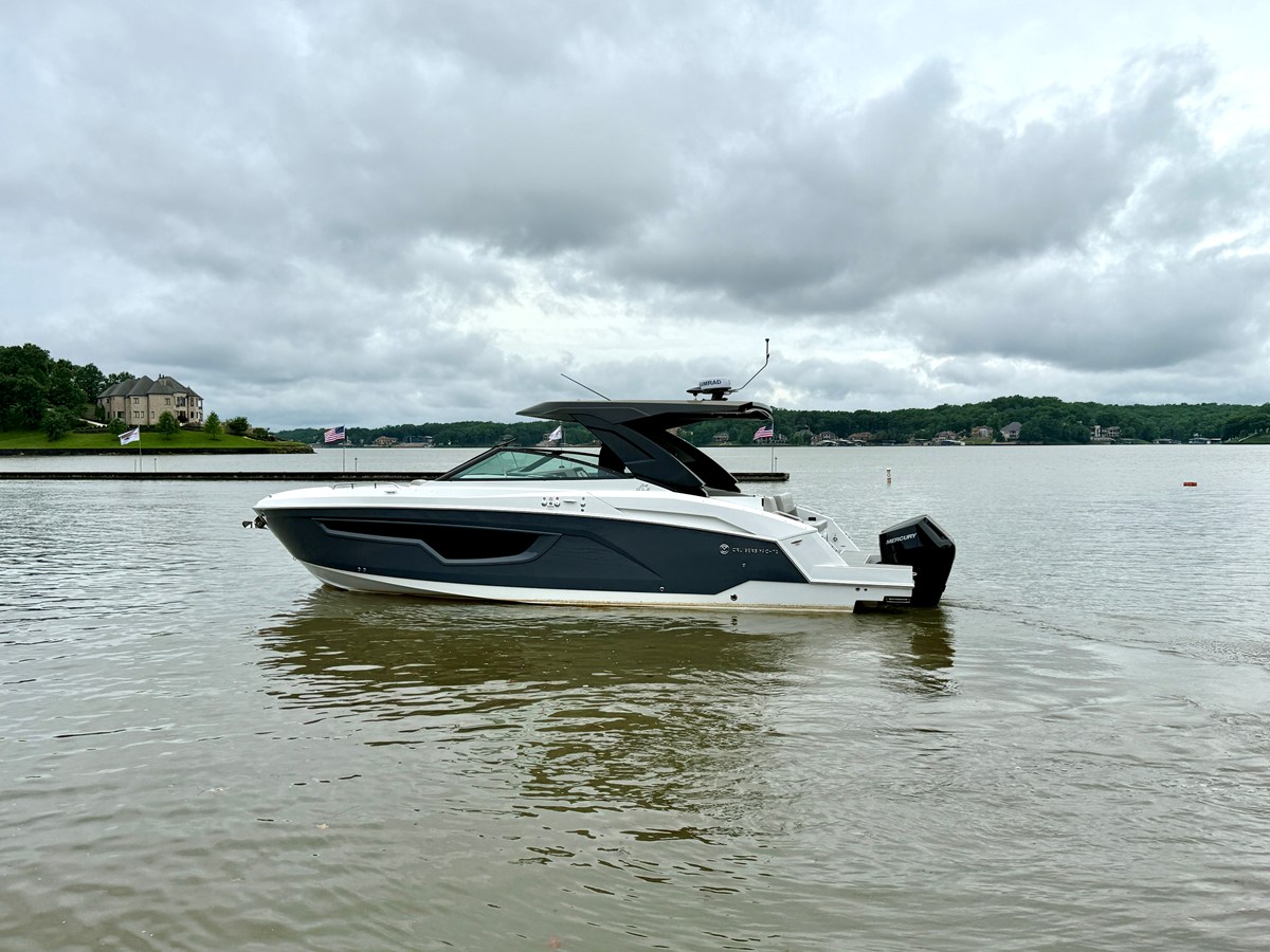 Cruisers Yachts 34 GLS Outboard — 2026 Cruisers Yachts 34 GLS Outboard