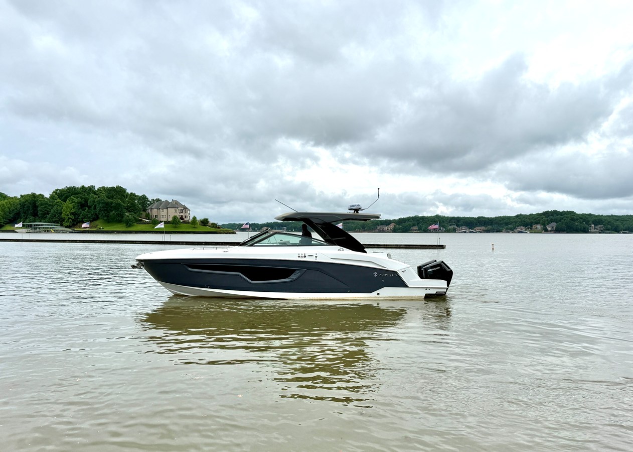 Cruisers Yachts 34 GLS Outboard — 2026 Cruisers Yachts 34 GLS Outboard — photo 2
