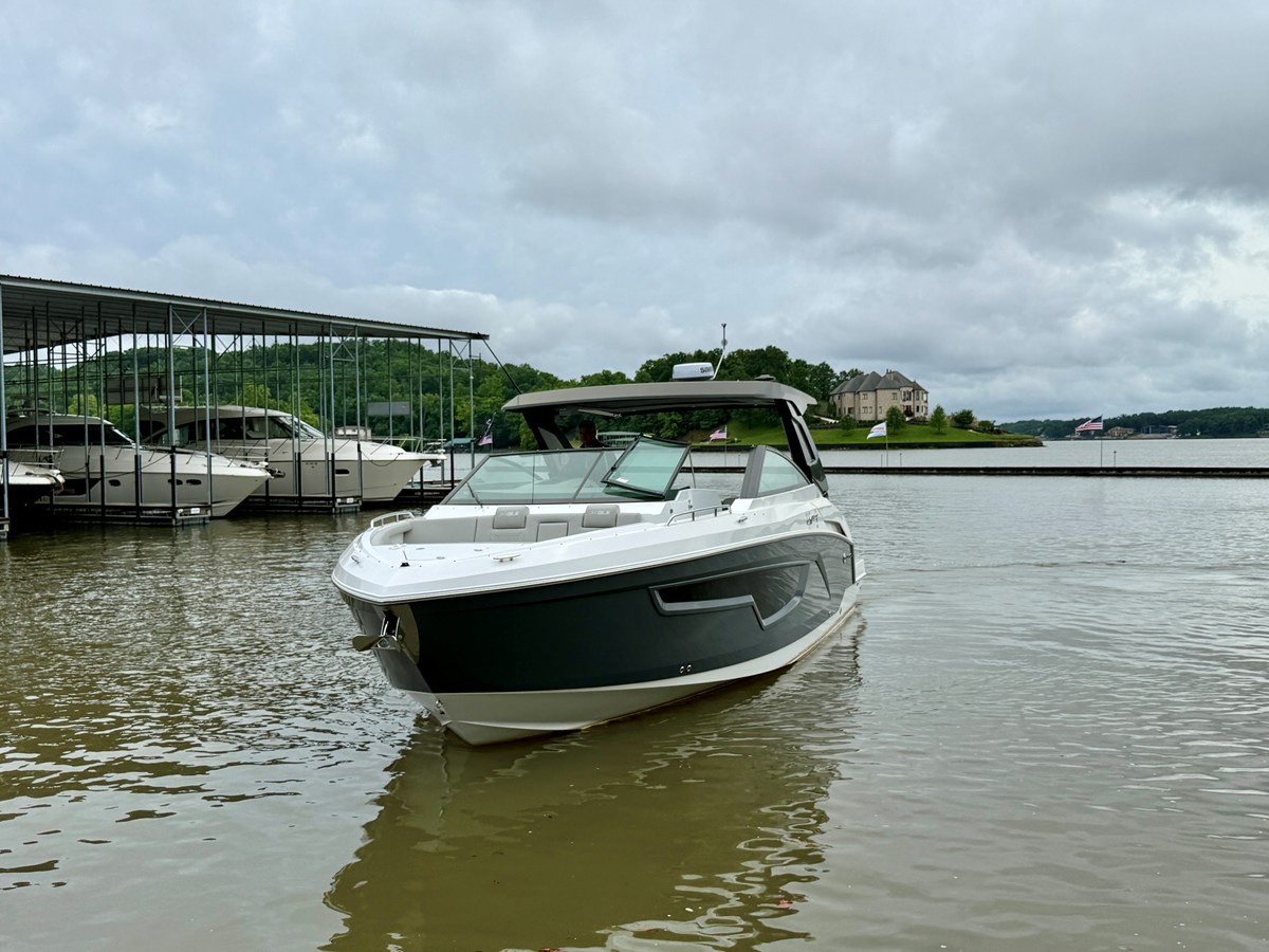 Cruisers Yachts 34 GLS Outboard — 2026 Cruisers Yachts 34 GLS Outboard — photo 3