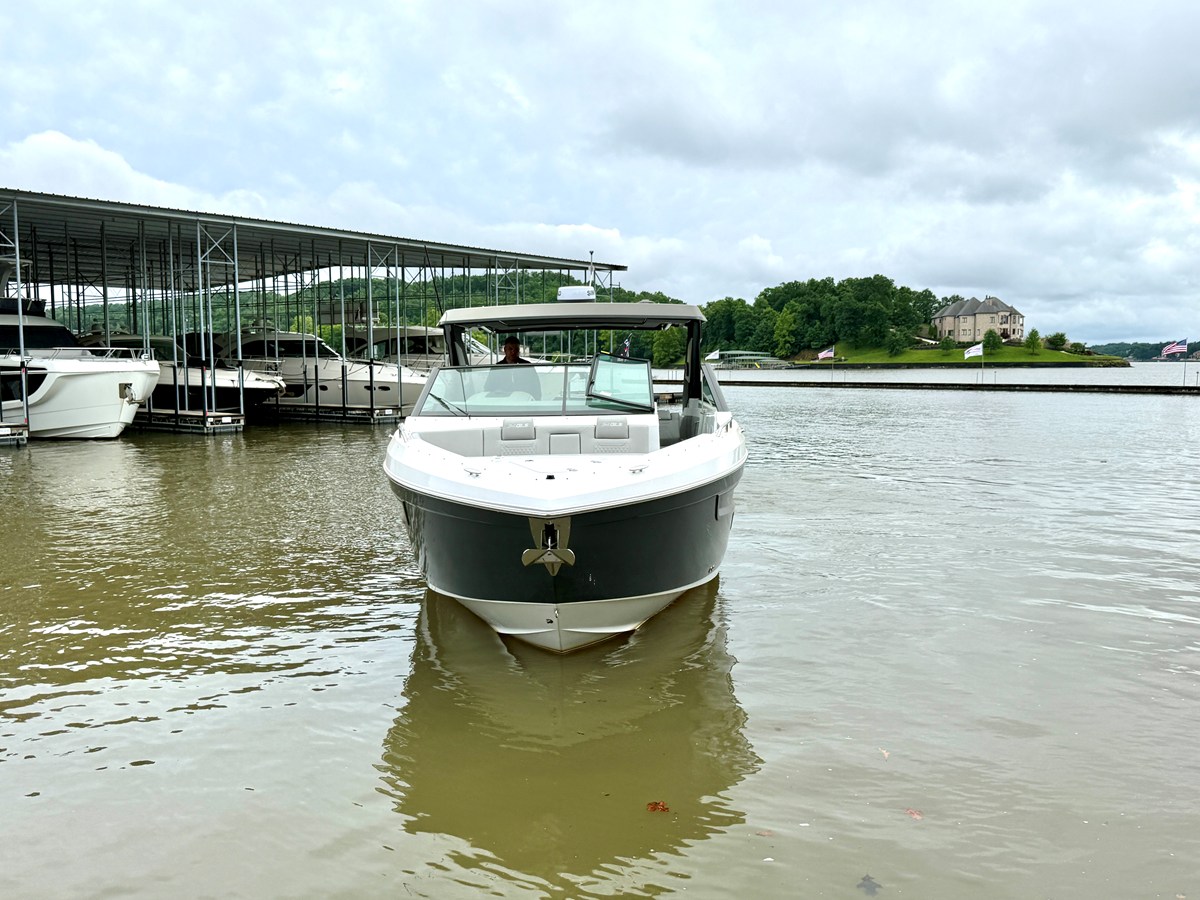 Cruisers Yachts 34 GLS Outboard — 2026 Cruisers Yachts 34 GLS Outboard — photo 4