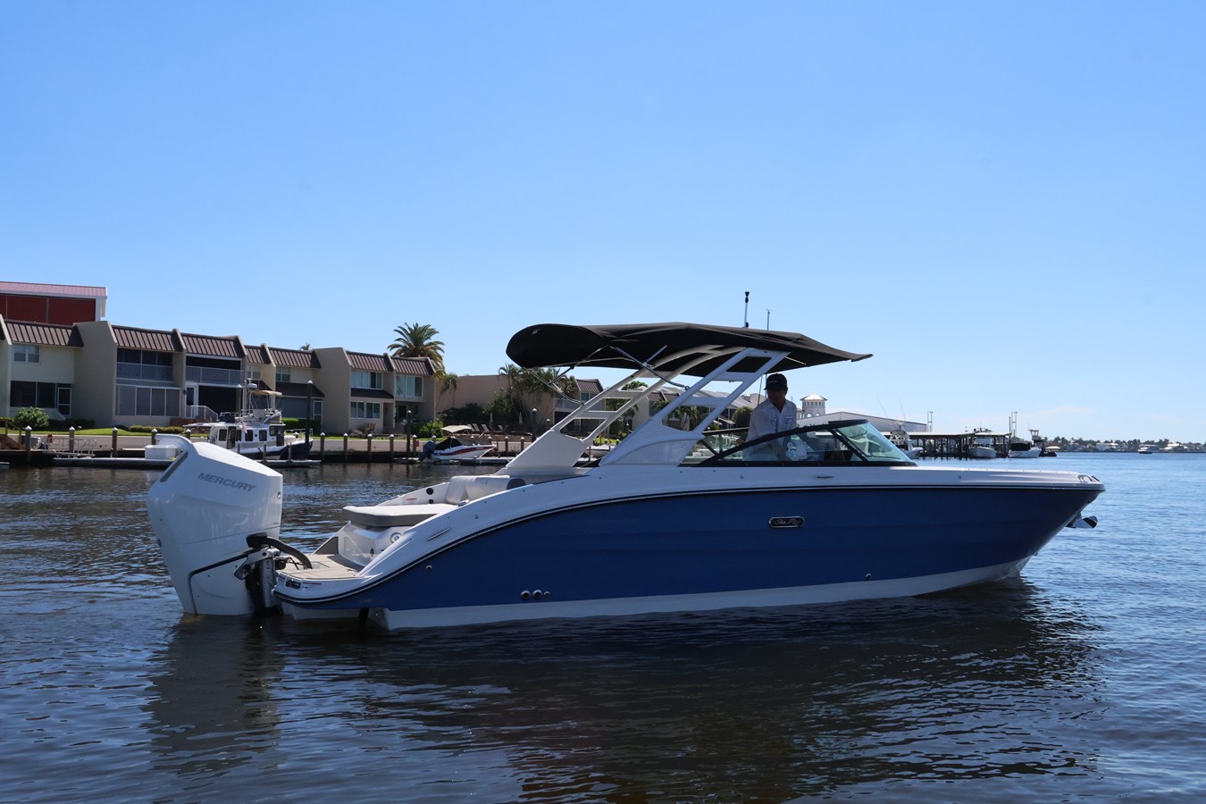 SEA RAY SDX 270 OUTBOARD, photo 4