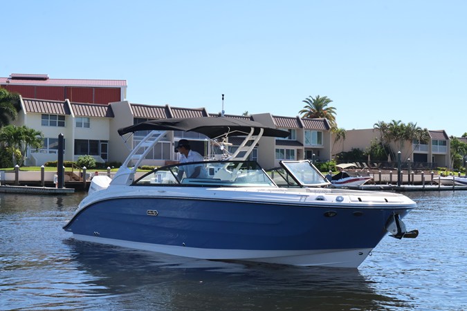 SEA RAY SDX 270 OUTBOARD — 2027 Sea Ray SDX 270 Outboard