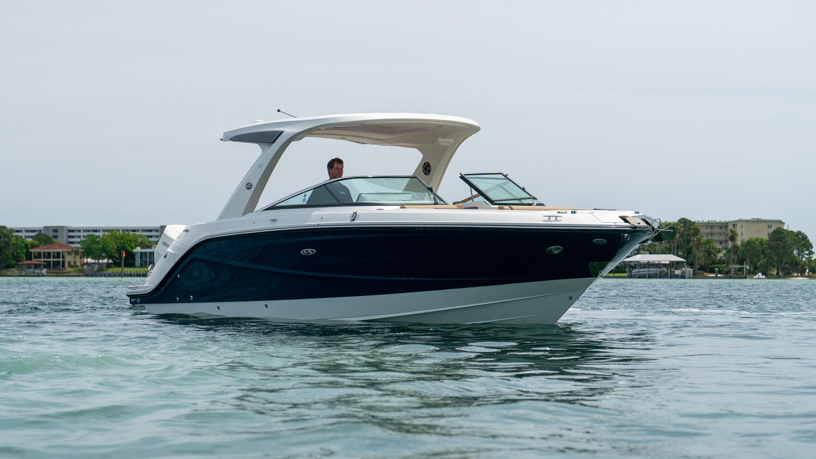 Sea Ray SLX 310 Outboard — 2026 Sea Ray SLX 310 Outboard — photo 2