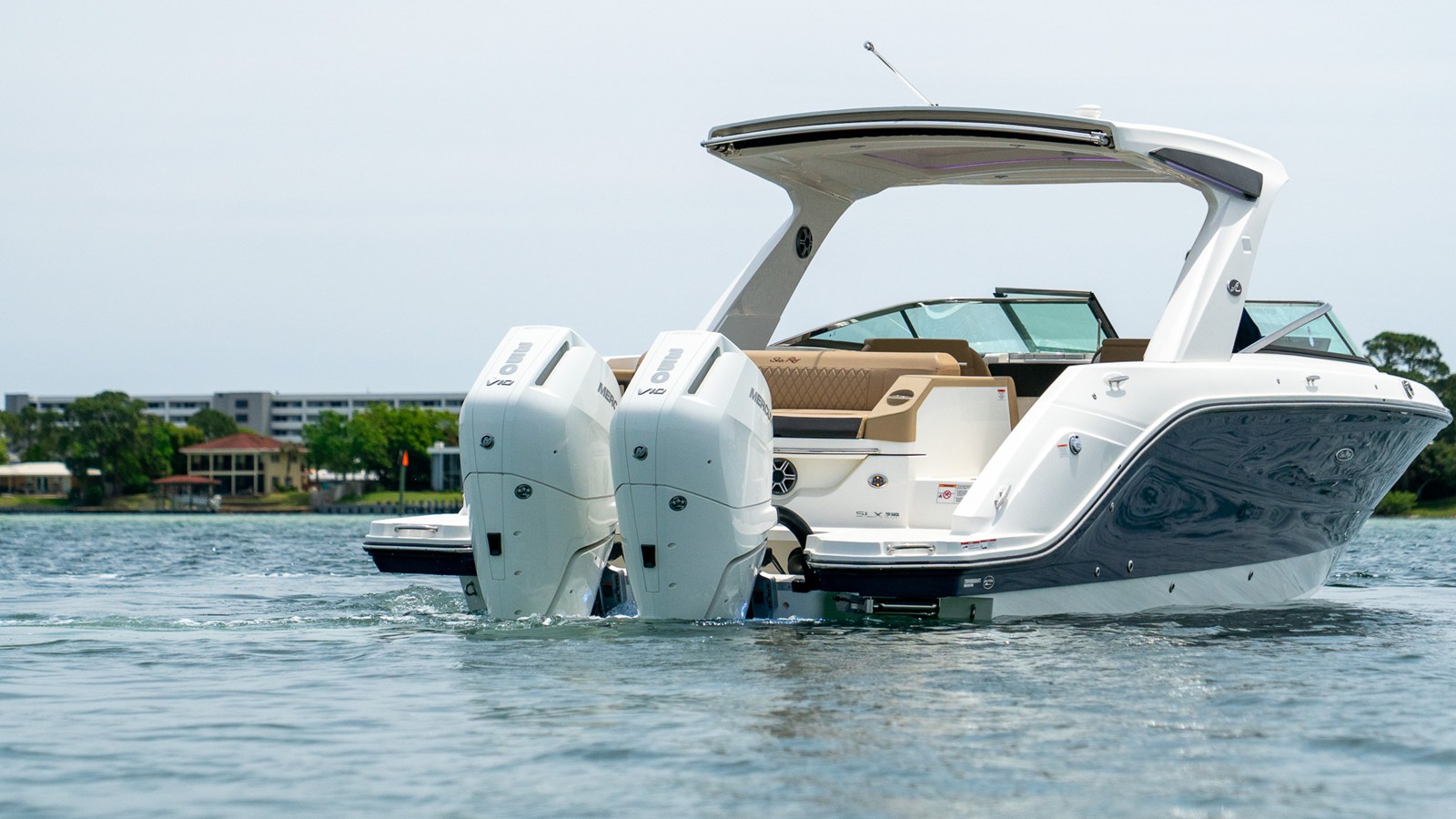 Sea Ray SLX 310 Outboard — 2026 Sea Ray SLX 310 Outboard — photo 3