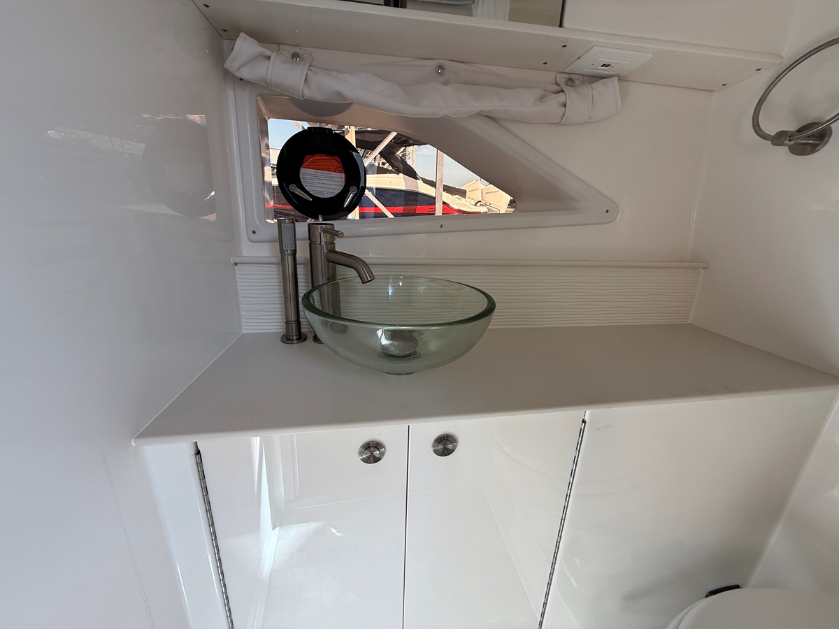 SEA RAY SUNDANCER 320 OUTBOARD, photo 21