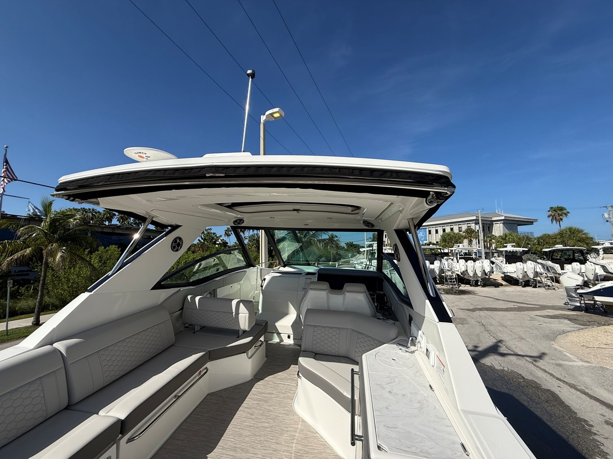 SEA RAY SUNDANCER 320 OUTBOARD, photo 32
