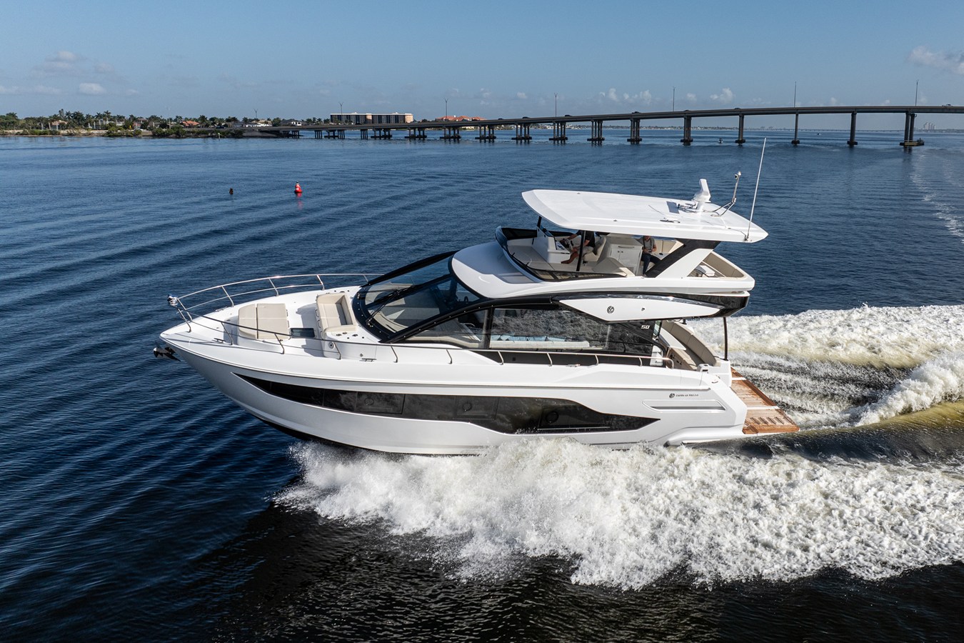 CRUISERS YACHTS 50 FLY, photo 4