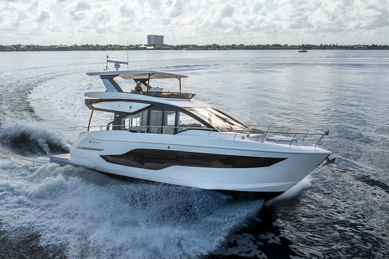 CRUISERS YACHTS 50 FLY, photo 6