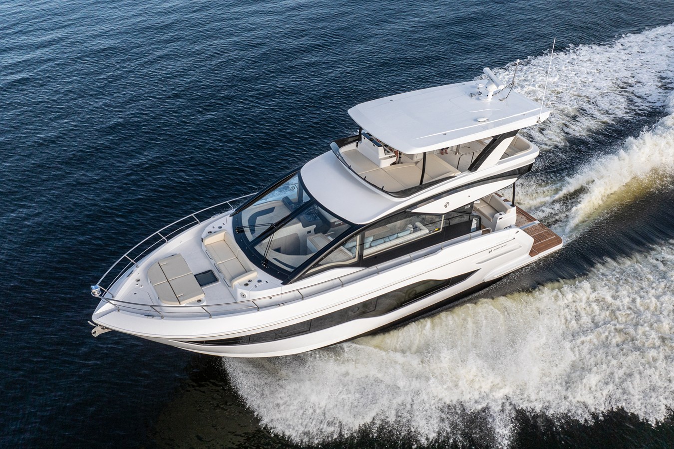 CRUISERS YACHTS 50 FLY, photo 7