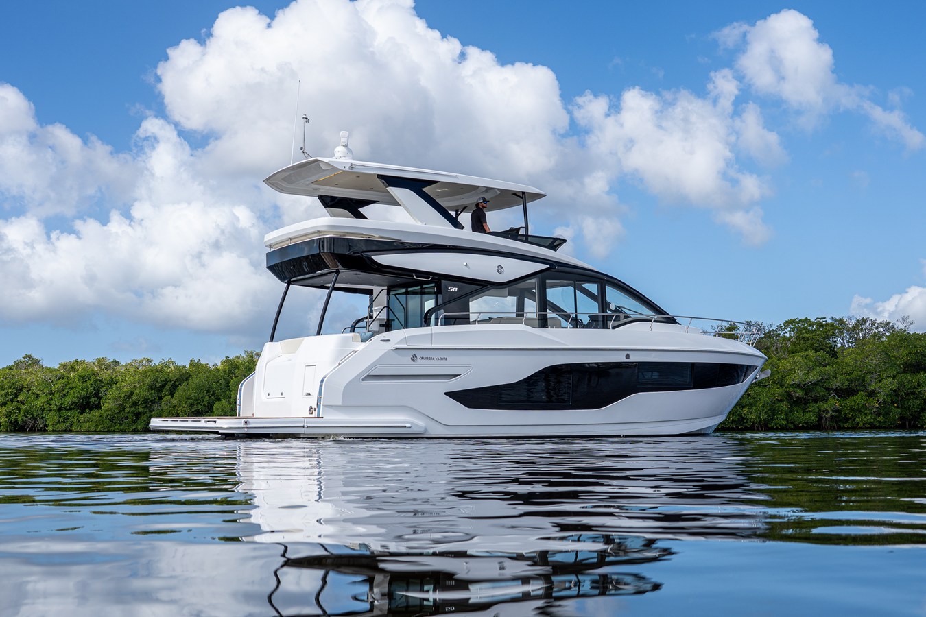 CRUISERS YACHTS 50 FLY, photo 9