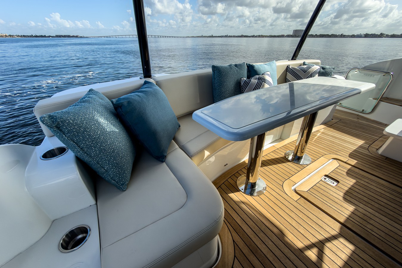 CRUISERS YACHTS 50 FLY, photo 17