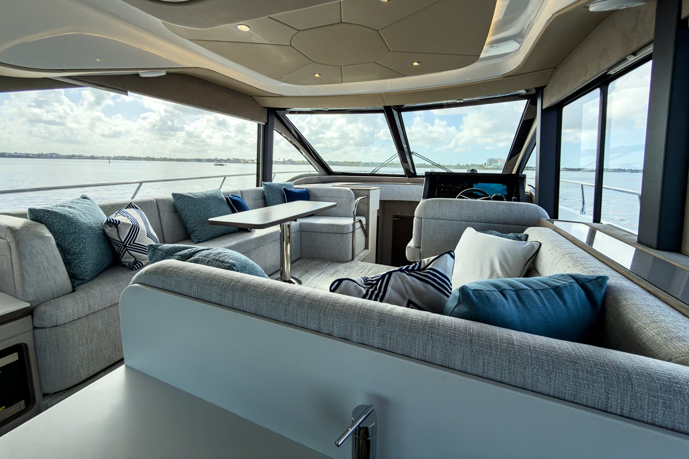 CRUISERS YACHTS 50 FLY, photo 28