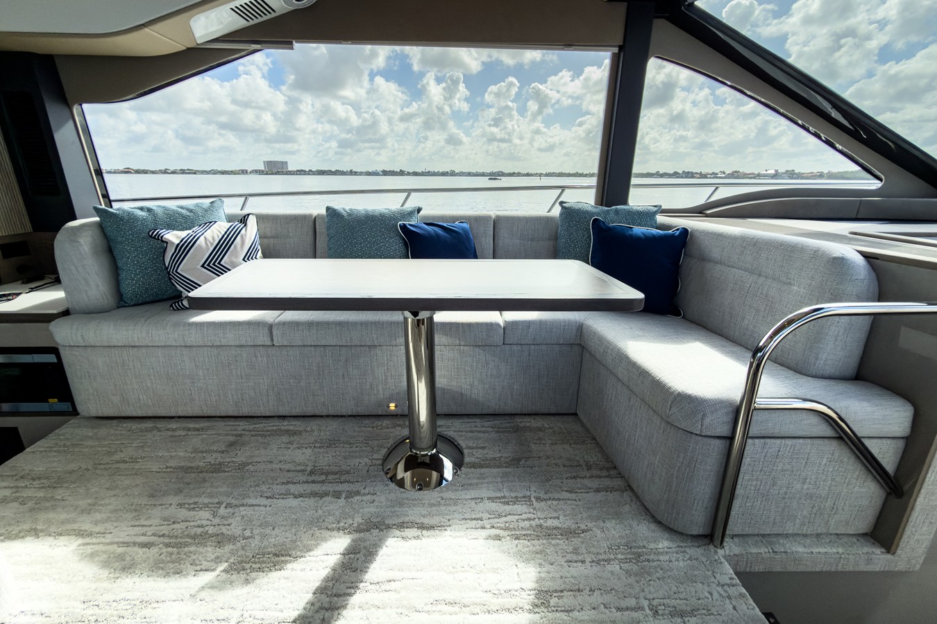 CRUISERS YACHTS 50 FLY, photo 30