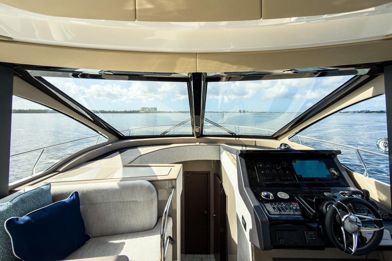 CRUISERS YACHTS 50 FLY, photo 32