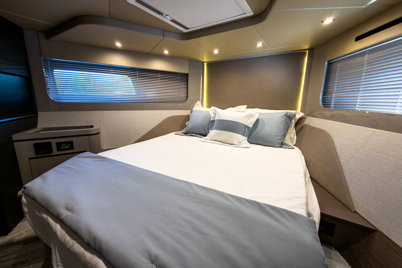 CRUISERS YACHTS 50 FLY, photo 39