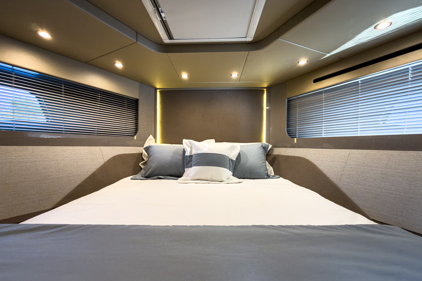 CRUISERS YACHTS 50 FLY, photo 40