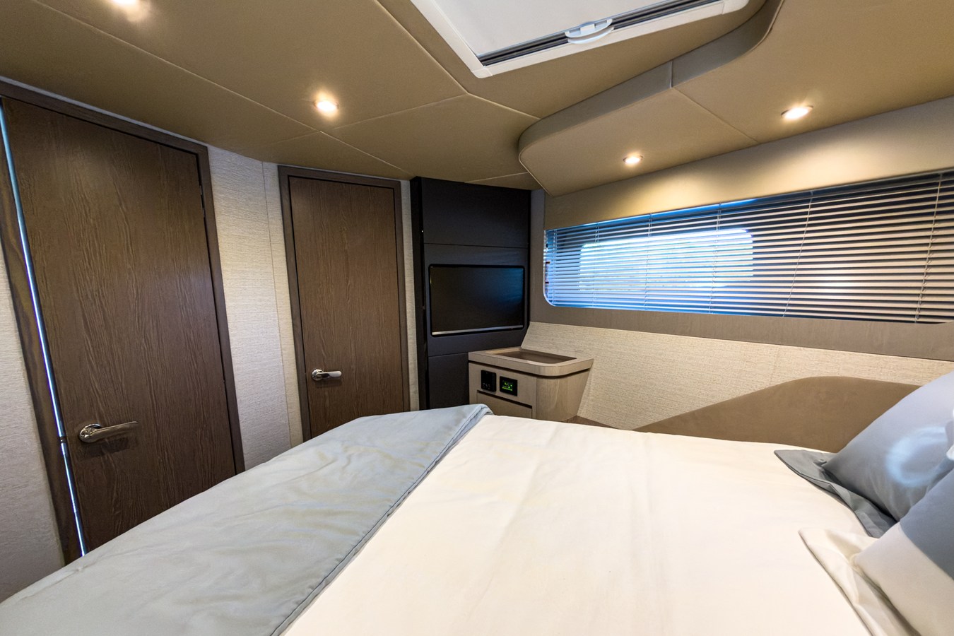 CRUISERS YACHTS 50 FLY, photo 43