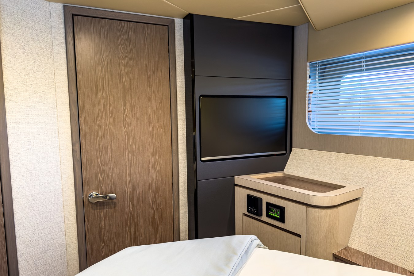 CRUISERS YACHTS 50 FLY, photo 44