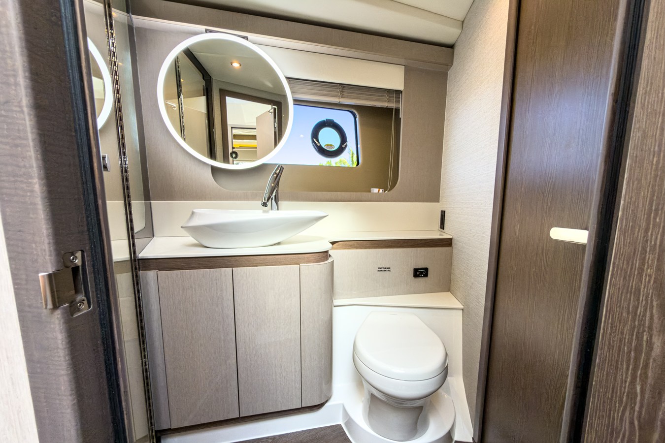 CRUISERS YACHTS 50 FLY, photo 46