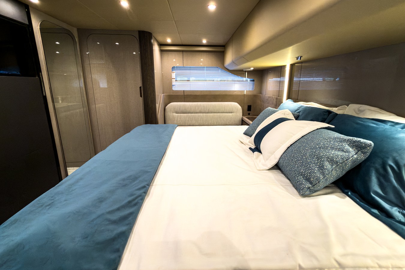 CRUISERS YACHTS 50 FLY, photo 51