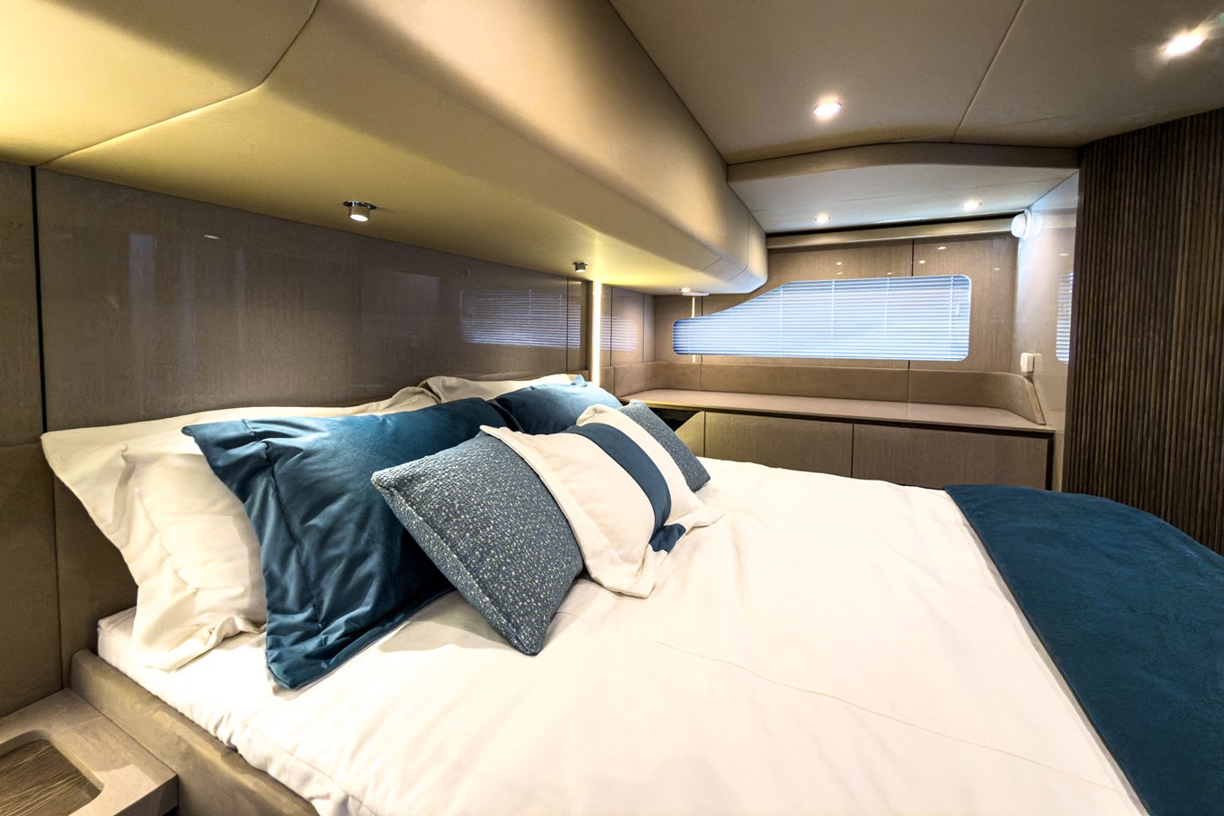 CRUISERS YACHTS 50 FLY, photo 54