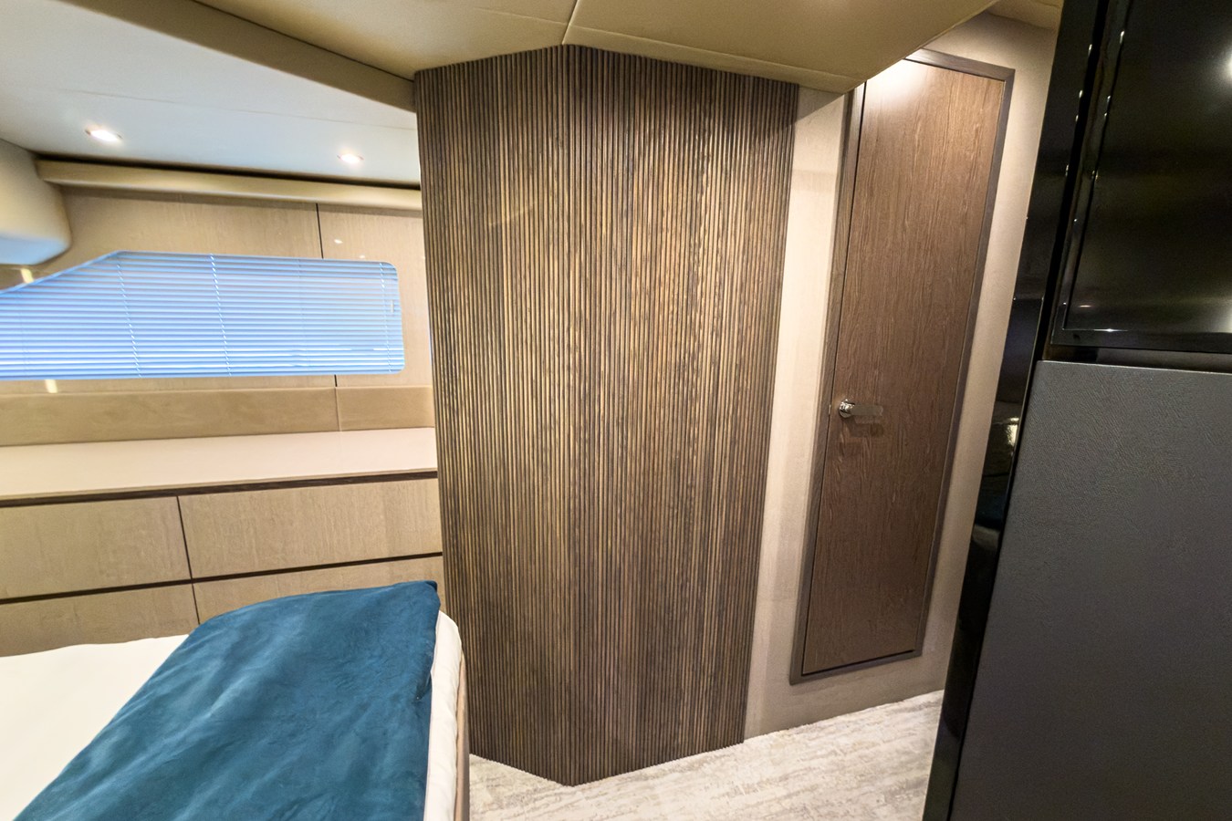 CRUISERS YACHTS 50 FLY, photo 56