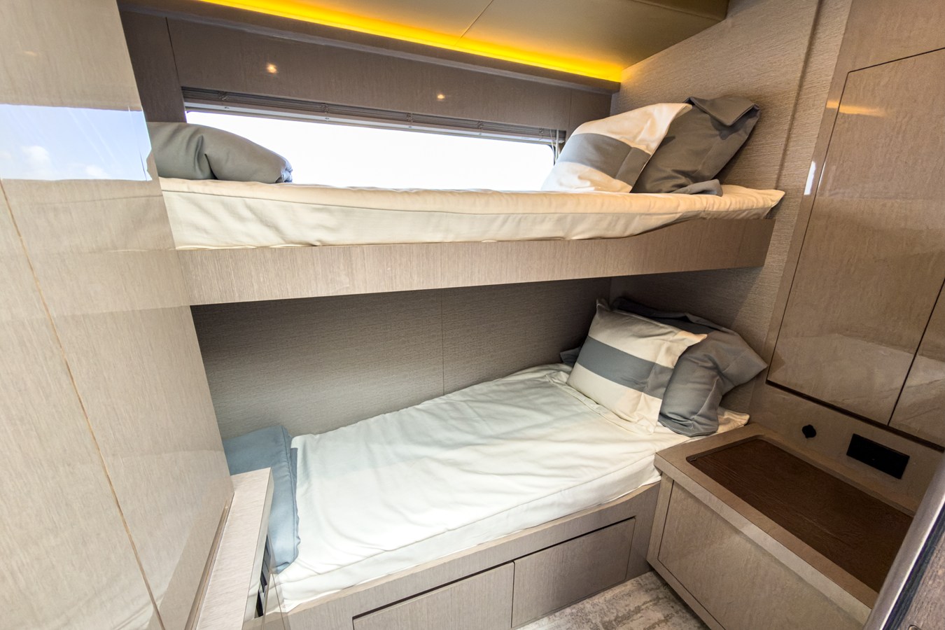 CRUISERS YACHTS 50 FLY, photo 64