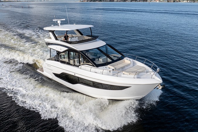 CRUISERS YACHTS 50 FLY — 2026 Cruisers Yachts 50 FLY