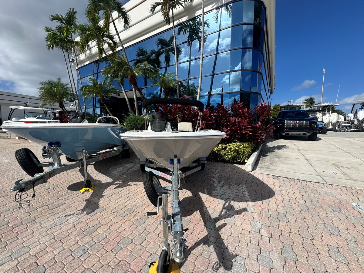 Boston Whaler 130 Super Sport — 2027 Boston Whaler 130 Super Sport — photo 2