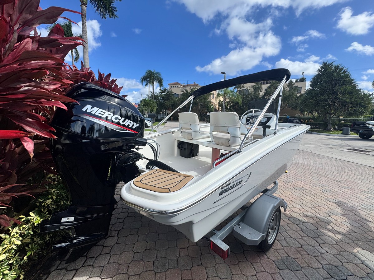 Boston Whaler 130 Super Sport — 2027 Boston Whaler 130 Super Sport — photo 4