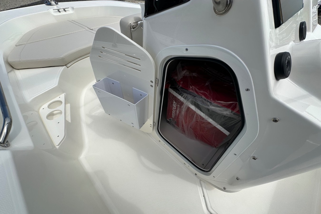 BOSTON WHALER 170 MONTAUK, photo 9
