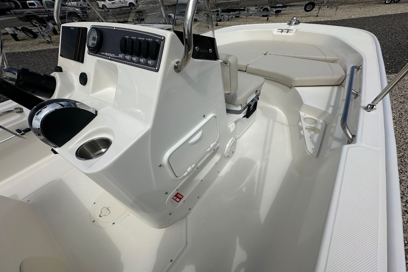BOSTON WHALER 170 MONTAUK, photo 14