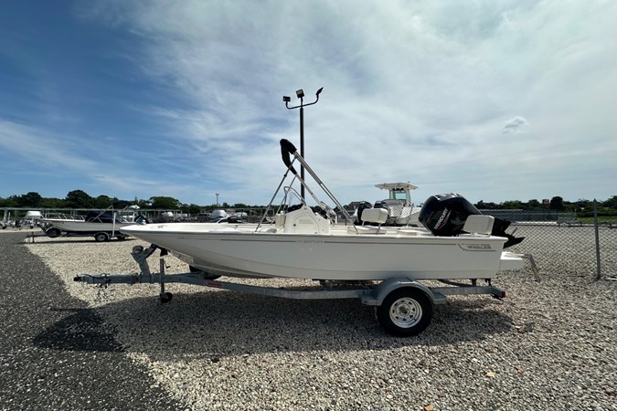 BOSTON WHALER 170 MONTAUK — 2027 Boston Whaler 170 Montauk