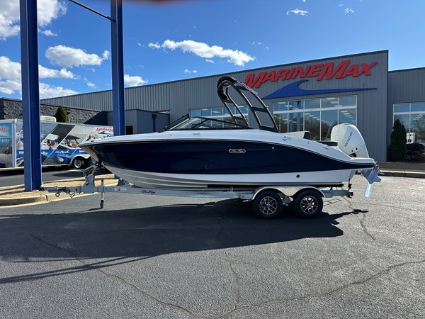 SEA RAY SPX 210 OUTBOARD — 2026 Sea Ray SPX 210 Outboard