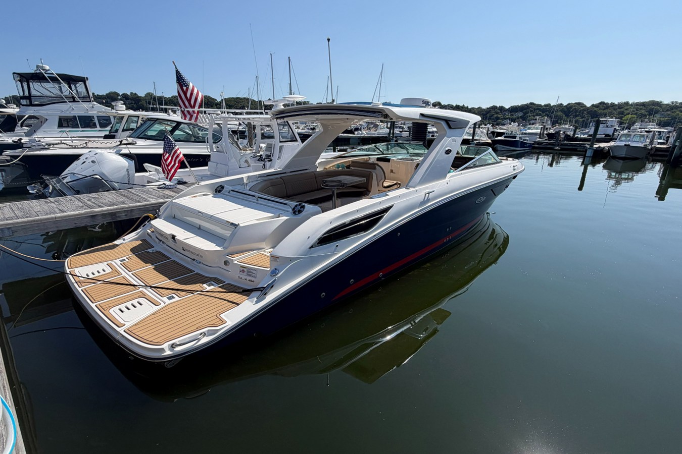 Sea Ray 350 SLX — 2021 Sea Ray 350 SLX — photo 2