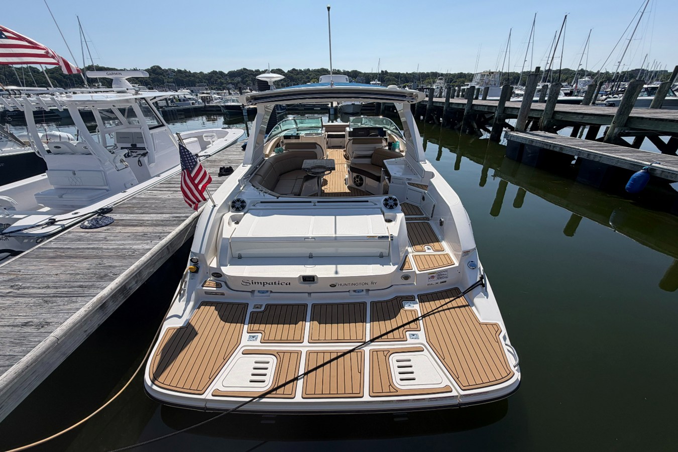 Sea Ray 350 SLX — 2021 Sea Ray 350 SLX — photo 3