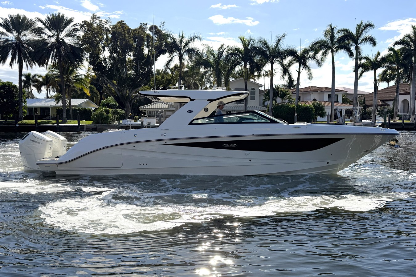 Sea Ray SLX 400 Outboard — 2026 Sea Ray SLX 400 Outboard — photo 3