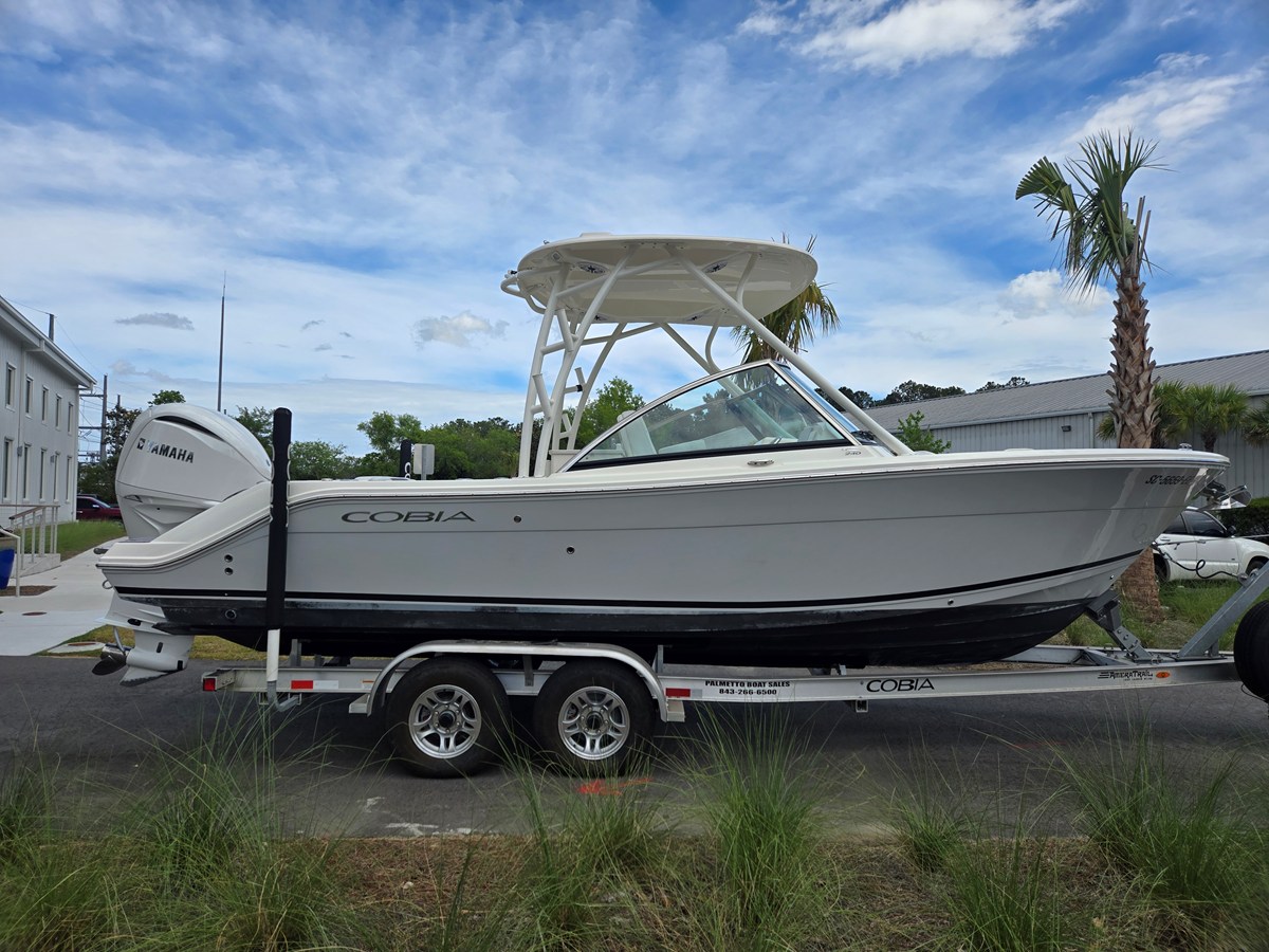 Cobia 240 DUAL CONSOLE — 2023 Cobia 240 Dual Console