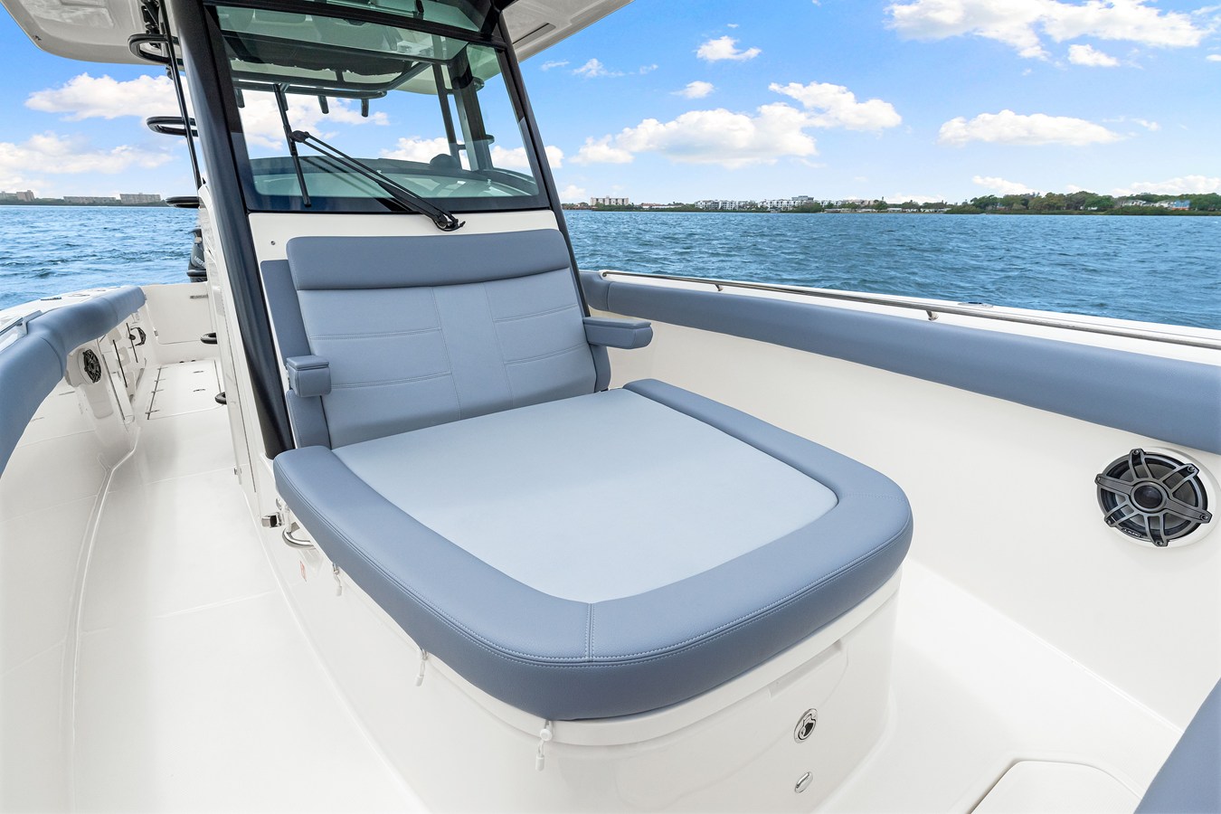 BOSTON WHALER 330 OUTRAGE, photo 32