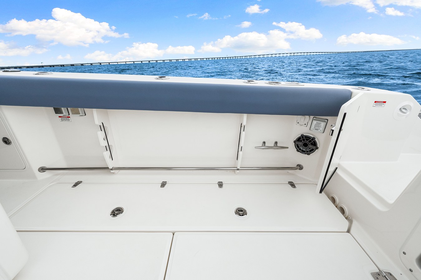 BOSTON WHALER 330 OUTRAGE, photo 44