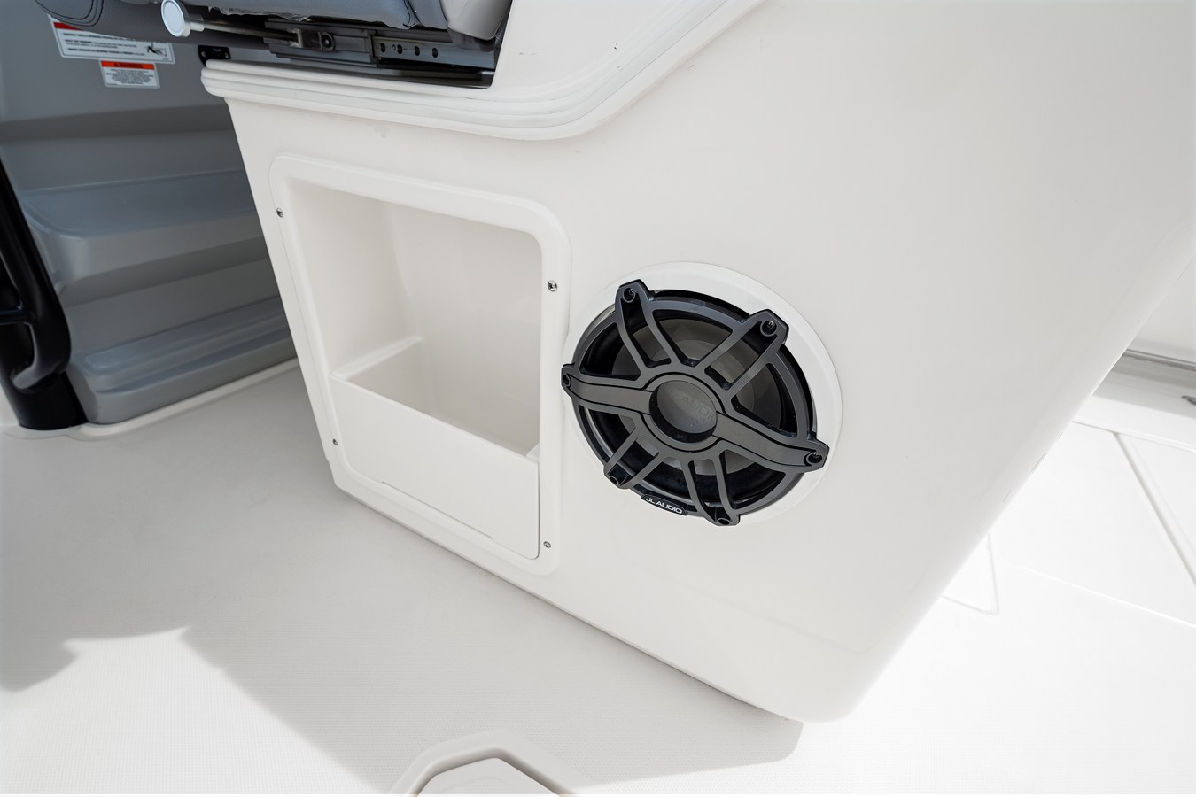 BOSTON WHALER 330 OUTRAGE, photo 49
