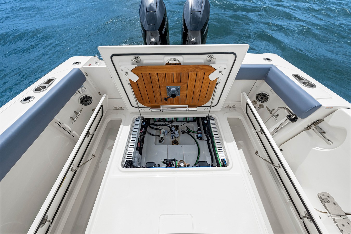 BOSTON WHALER 330 OUTRAGE, photo 56