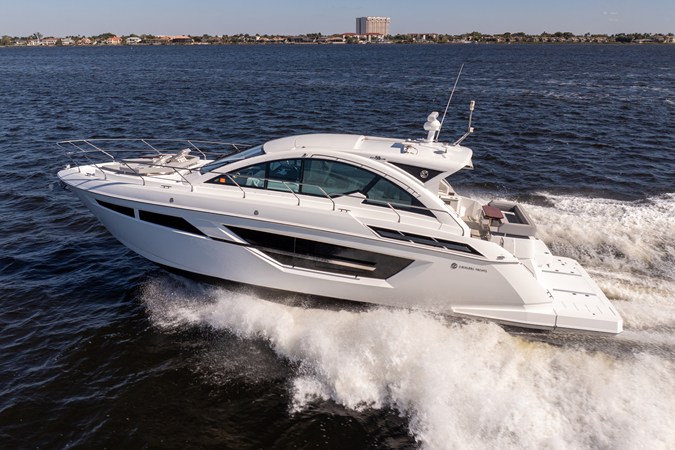 CRUISERS YACHTS 50 CANTIUS — 2020 Cruisers Yachts 50 Cantius