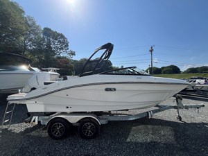 SEA RAY SPX 210 OUTBOARD