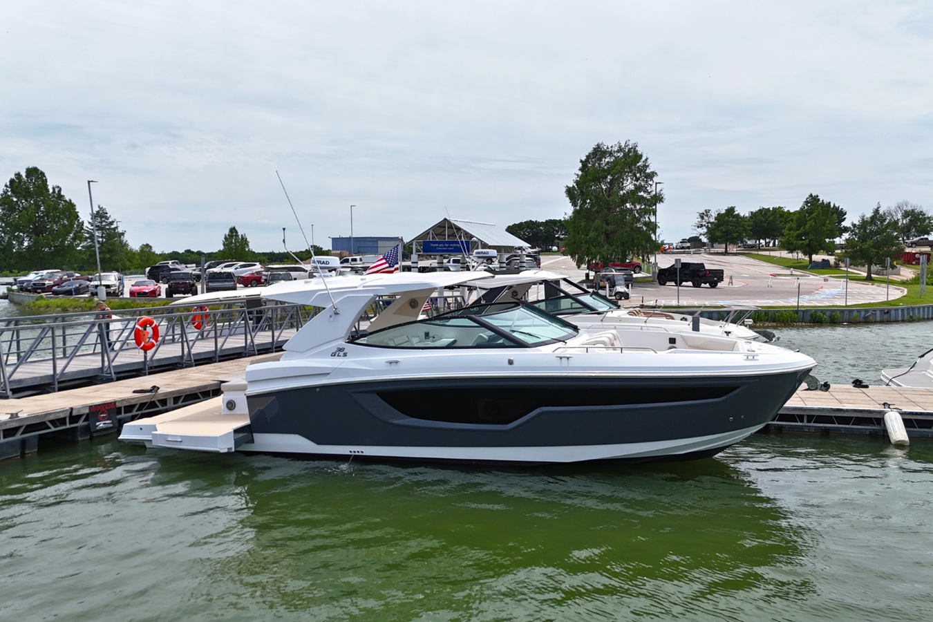 Cruisers Yachts 38 GLS — 2026 Cruisers Yachts 38 GLS — photo 2