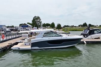 CRUISERS YACHTS 38 GLS 486392