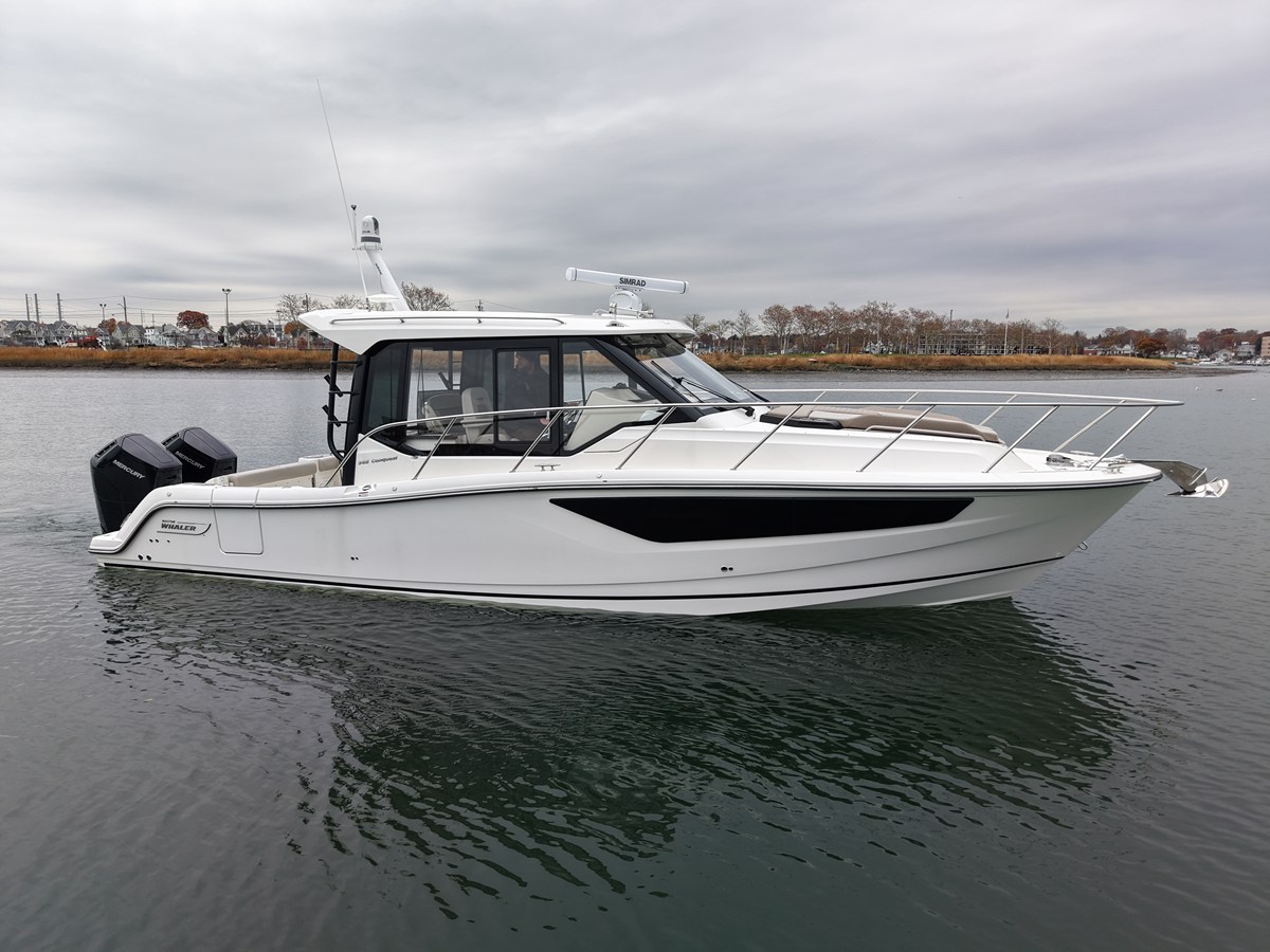 BOSTON WHALER 365 CONQUEST, photo 2